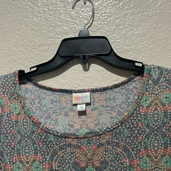 Women's LULAROE Turquoise Short Sleeve Tunic Top Size XL Multi Color Summer - Picture 7 of 7